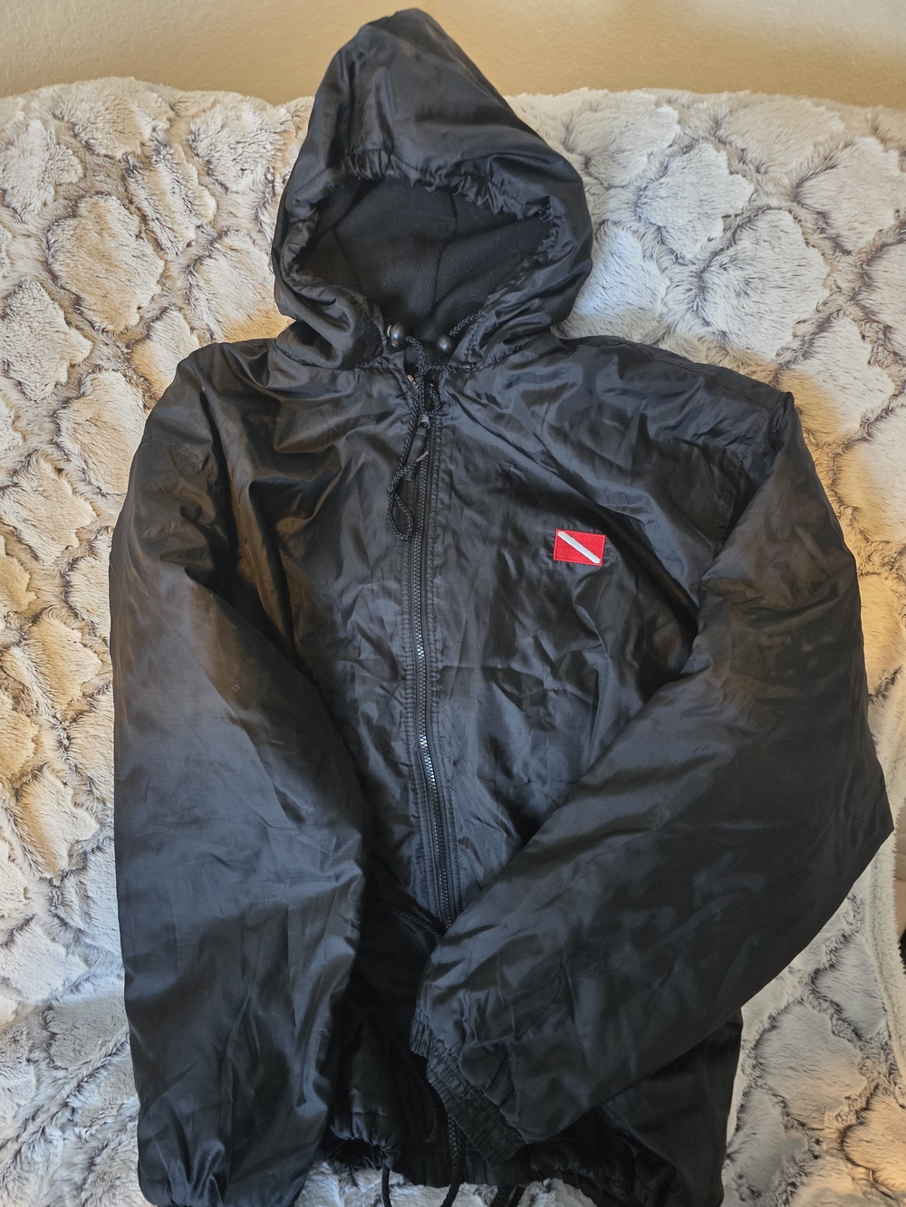 Castaways Black Hooded Fleece Lined Jacket w Red Dive Patch Sz XL EUC